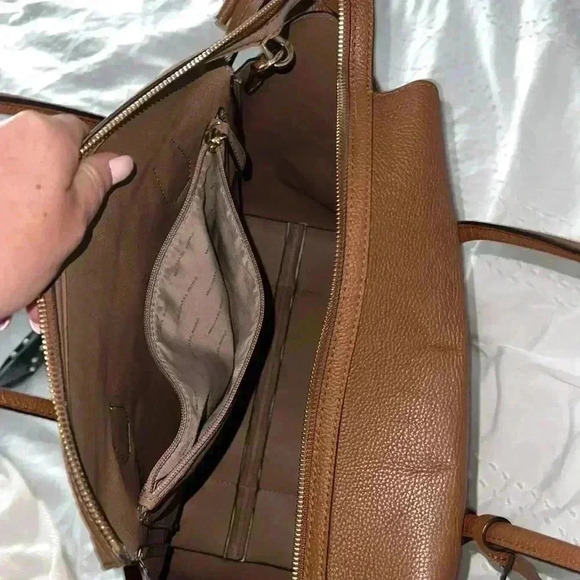 Michael Kors bag luggage color - Picture 8 of 8